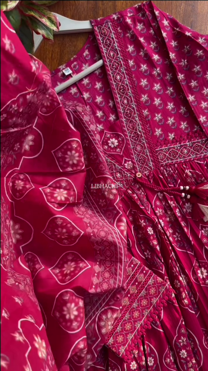 Women Pink Embroidered Work Pure Cotton Kurta With Trousers - Image 4