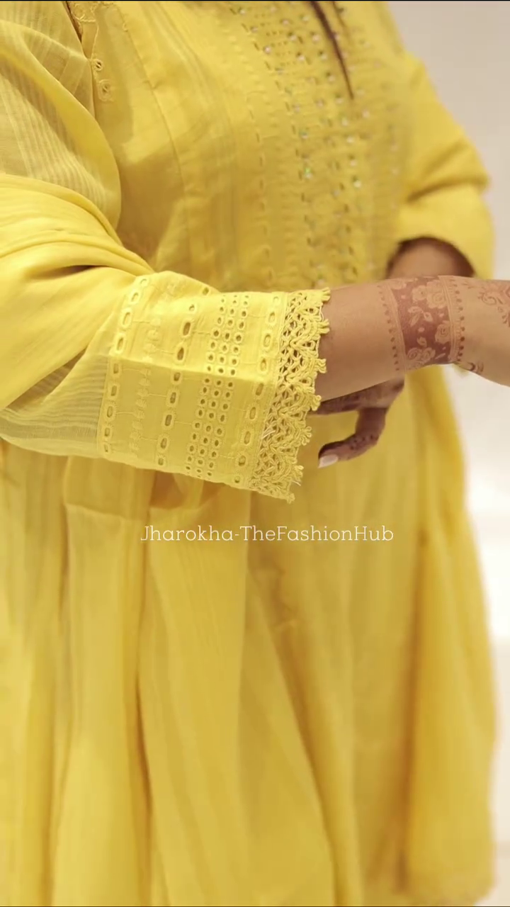 Organza Embroidery V-neck Kurta Pant Dupatta Set - Image 3