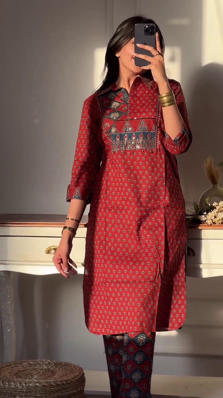 Women Floral Printed Keyhole Neck Cotton Straight Kurta with Bottom