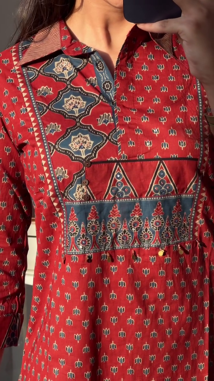 Women Floral Printed Keyhole Neck Cotton Straight Kurta with Bottom - Image 2