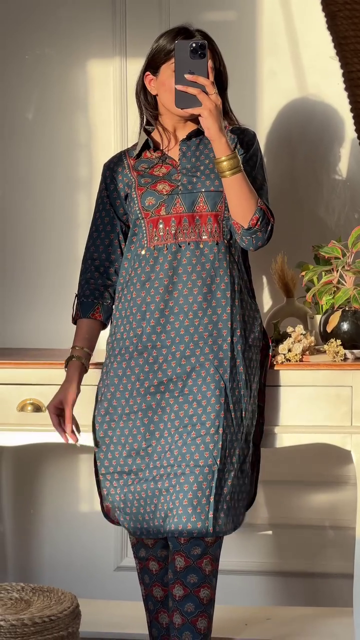 Women Floral Printed Keyhole Neck Cotton Straight Kurta with Bottom - Image 3