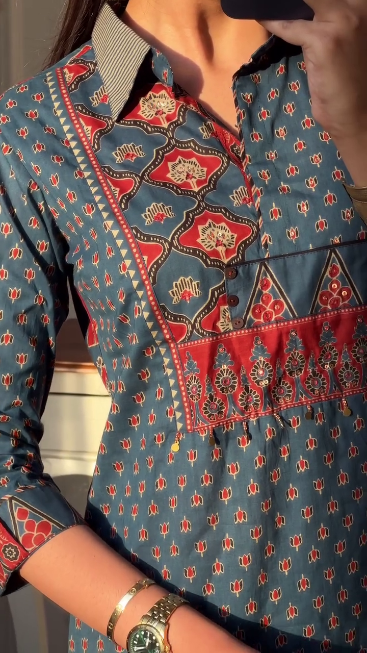 Women Floral Printed Keyhole Neck Cotton Straight Kurta with Bottom - Image 4