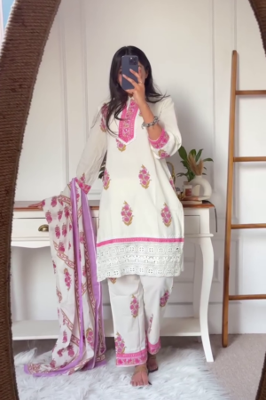 Women Floral Printed Regular Thread Work Pure Cotton Kurta with Trousers & With Dupatta