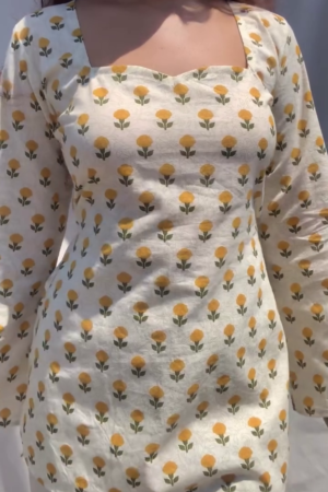 Short Cotton kurti, heart shape neckline