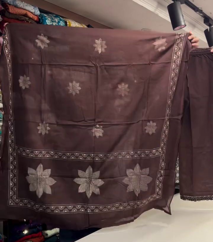 Brown Floral Printed Kurta Pant Set - Image 2