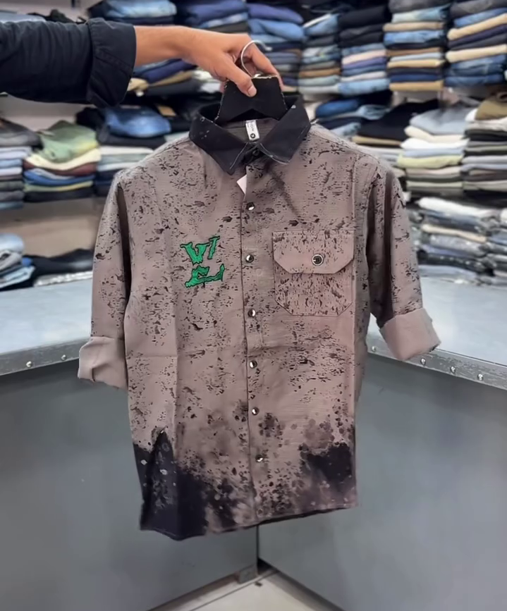 Men's Gradient Logo Casual Shirt - Image 2