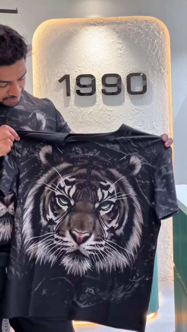Men's Premium Tiger Graphic Oversized T-Shirt - Image 2