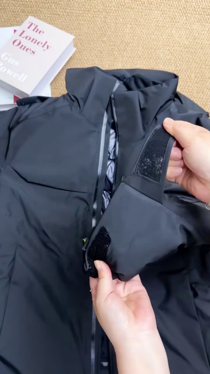 Black Insulated Hooded Winter Jacket - Image 2